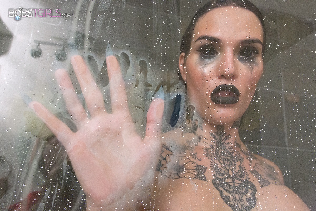 Nadia Love / Dark Water